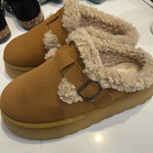 SHEIN Brown Winter Boots with Cream Fur Lining